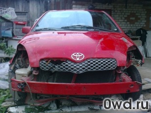 Битый автомобиль Toyota Yaris